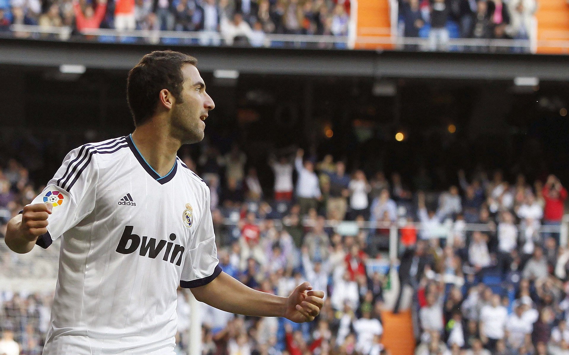 东契奇回归赛场，连败首场状态亮眼，拜仁观众沸腾！